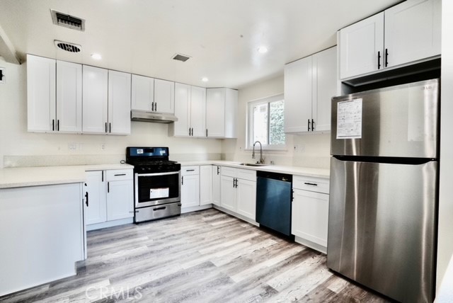 Detail Gallery Image 2 of 13 For 22148 Welby Way, Woodland Hills,  CA 91303 - 3 Beds | 2 Baths