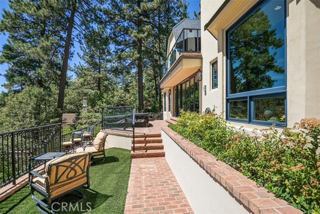 28087 North Shore Road, Lake Arrowhead CA: https://media.crmls.org/medias/093ead2b-073c-4028-906f-feebf0dd4bb5.jpg