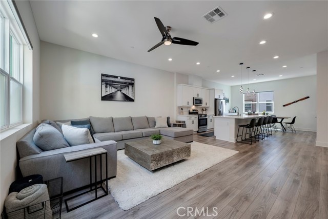 Detail Gallery Image 28 of 48 For 987 E Mason Ln #130,  Anaheim,  CA 92805 - 4 Beds | 3/1 Baths