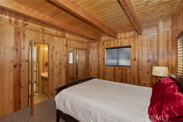 33469 Squirrel Drive, Green Valley Lake CA: https://media.crmls.org/medias/093fb5ff-4535-4136-b762-33c5e3883566.jpg