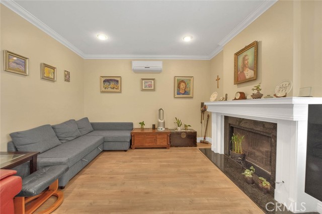 Image 13 of 52 For 10644 Claridge Place