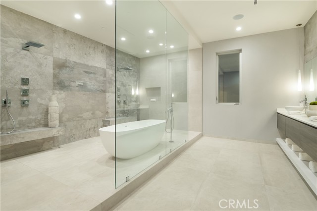 627 N Vista Street, Los Angeles CA: https://media.crmls.org/medias/093fd73b-3e31-4329-80f2-99d8a4ee9b23.jpg