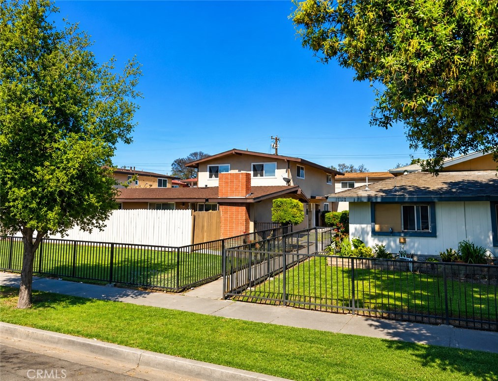 Triplex at 1613 Cedar