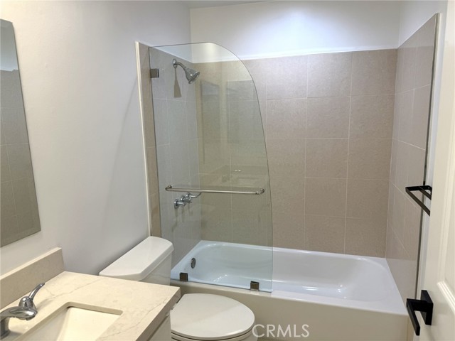 Detail Gallery Image 14 of 28 For 1630 S Bentley Ave #103,  Los Angeles,  CA 90025 - 2 Beds | 2/1 Baths