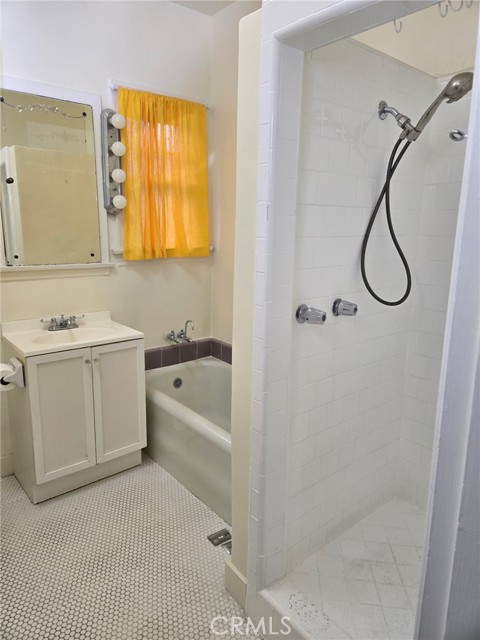 Detail Gallery Image 27 of 27 For 1731 Winona, Hollywood,  CA 90027 - 2 Beds | 1 Baths