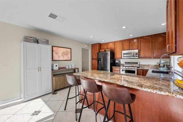 1643 Melody Circle, Corona CA: https://media.crmls.org/medias/09418006-2211-4d5c-bf7c-e2937f7352b8.jpg