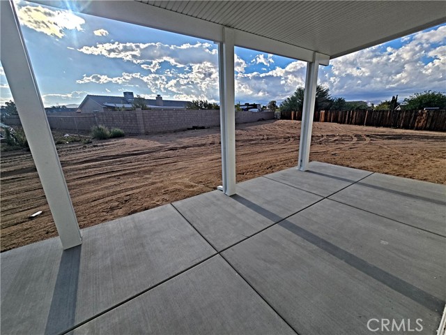 22645 El Centro Court, Apple Valley CA: https://media.crmls.org/medias/0941ae8e-4e54-4efa-92dd-941693c686b1.jpg