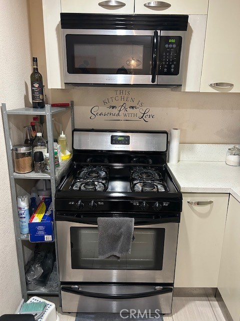 Detail Gallery Image 8 of 11 For 957 S Gramercy Dr #102,  Los Angeles,  CA 90019 - 2 Beds | 2 Baths