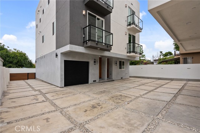 201 S Westlake Ave, Los Angeles CA: https://media.crmls.org/medias/0942570e-8d85-45e7-8441-cdf337c64d70.jpg