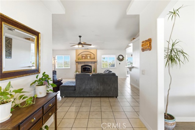 Detail Gallery Image 17 of 58 For 7330 Smoke Tree, Phelan,  CA 92371 - 4 Beds | 3 Baths