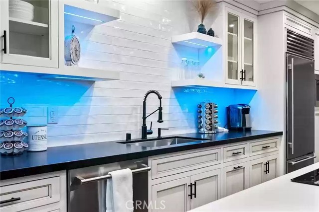 Detail Gallery Image 8 of 27 For 16443 Harbour Ln #11,  Huntington Beach,  CA 92649 - 2 Beds | 2/1 Baths