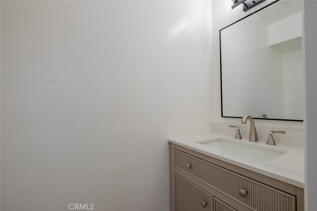 https://media.crmls.org/medias/094537ef-2175-42b1-9b47-35311e8c9b5e.jpg?preset=X-Large