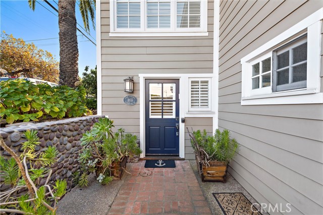 Detail Gallery Image 2 of 39 For 1855 Glenneyre St, Laguna Beach,  CA 92651 - 3 Beds | 3 Baths