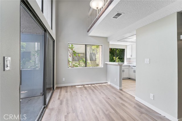 Detail Gallery Image 9 of 28 For 18433 Hatteras St #506,  Tarzana,  CA 91356 - 2 Beds | 2 Baths