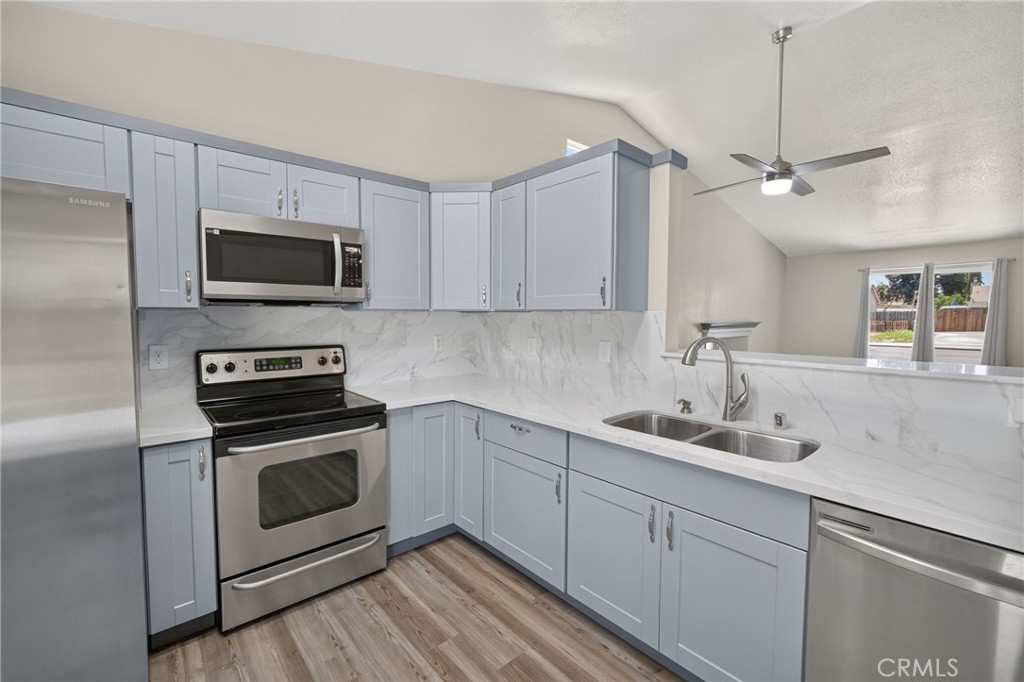 https://media.crmls.org/medias/09478d6d-f5db-4192-b1e5-ac827cc655fe.jpg?preset=X-Large