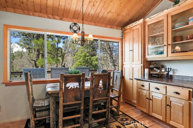 Detail Gallery Image 10 of 35 For 1218 Bow Canyon Ct, Big Bear Lake,  CA 92315 - 2 Beds | 1 Baths