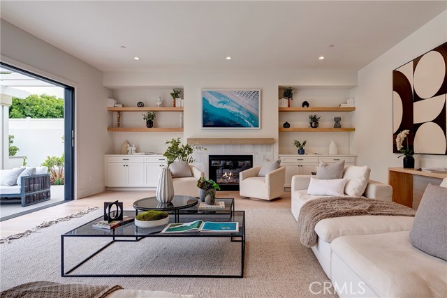 Detail Gallery Image 18 of 45 For 1423 Mariners Dr, Newport Beach,  CA 92660 - 5 Beds | 5/1 Baths