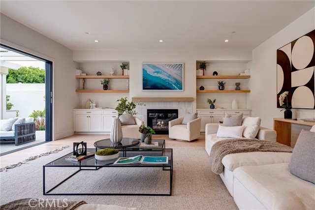 Detail Gallery Image 18 of 45 For 1423 Mariners Dr, Newport Beach,  CA 92660 - 5 Beds | 5/1 Baths