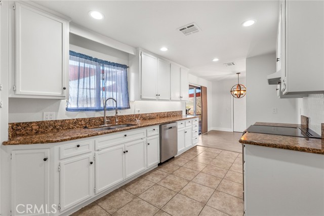 Detail Gallery Image 12 of 23 For 6960 Lennox, Yucca Valley,  CA 92284 - 3 Beds | 2 Baths