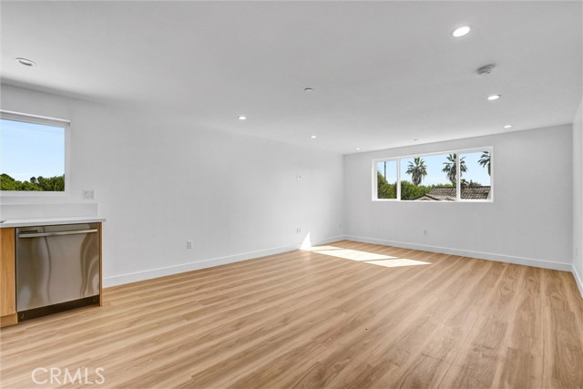 7320 Newcastle, Reseda CA: https://media.crmls.org/medias/09494fe4-f1cf-4a02-811f-f75da704fd63.jpg