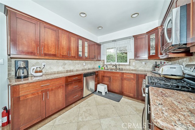 Detail Gallery Image 9 of 22 For 11640 Verada Ave, Granada Hills,  CA 91344 - 4 Beds | 2 Baths