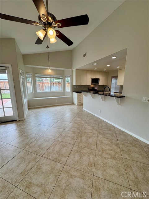 25665 Sierra Leone Court, Moreno Valley CA: https://media.crmls.org/medias/0949d4d9-7ffe-4293-a372-a7d3500cc750.jpg