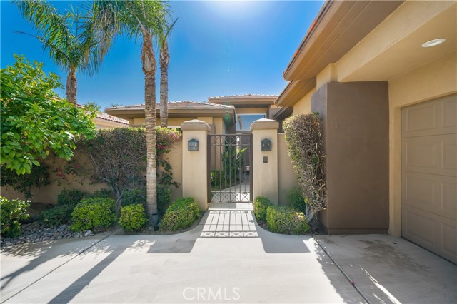 Detail Gallery Image 13 of 35 For 727 Arrowhead Dr, Palm Desert,  CA 92211 - 3 Beds | 3/1 Baths