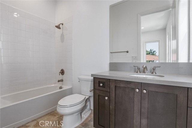 Detail Gallery Image 22 of 38 For 10542 Wood Briar Ct, Chatsworth,  CA 91311 - 5 Beds | 5/1 Baths