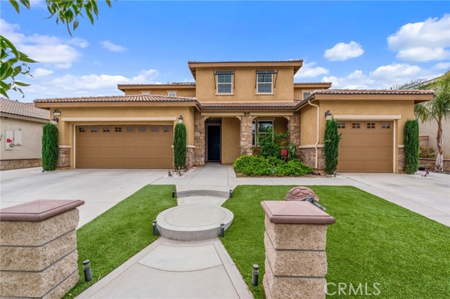 Detail Gallery Image 1 of 74 For 11562 Winnicut Ct, Jurupa Valley,  CA 91752 - 6 Beds | 4/1 Baths