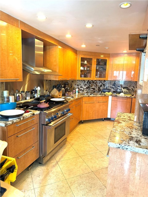 4310 Cahuenga Boulevard, Toluca Lake CA: https://media.crmls.org/medias/094a795e-bb02-4996-b033-df0d3d722440.jpg