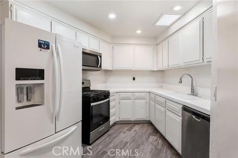 https://media.crmls.org/medias/094a85a6-ca1b-416e-9290-6d35d8a86507.jpg?preset=X-Large