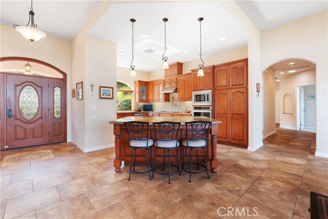 255 Puerta De Lomas, Fallbrook CA: https://media.crmls.org/medias/094d8c6a-1bb1-4e97-9b97-efadab8c5191.jpg