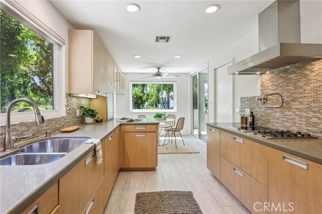 480 S Orange Grove Boulevard, Pasadena CA: https://media.crmls.org/medias/094d9134-881a-4778-835b-0e8cb88ef853.jpg