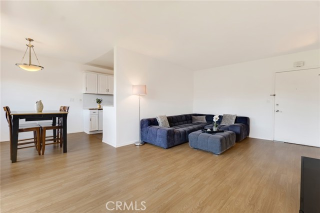 5400 Newcastle Avenue, Encino CA: https://media.crmls.org/medias/094dc84b-9c51-4e9c-8ddb-491b779aca4b.jpg