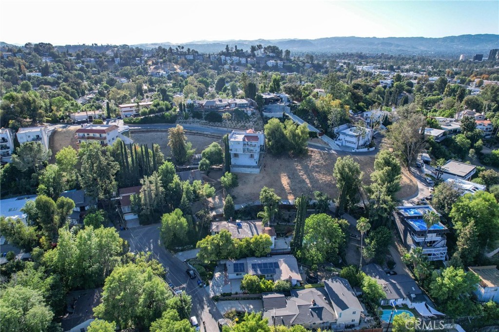 https://media.crmls.org/medias/094dd9f9-42e7-43de-9a1a-95734ee47f1e.jpg?preset=X-Large