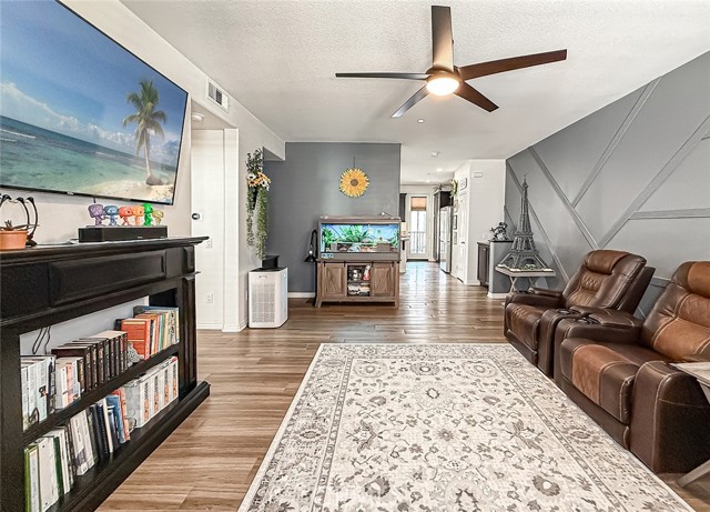 26707 Lexington Lane, Saugus CA: https://media.crmls.org/medias/094f3129-b29c-4c7f-aac3-e621b3485a3a.jpg