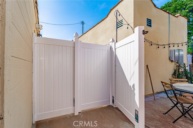 Detail Gallery Image 9 of 9 For 10832 Westminster, Los Angeles,  CA 90034 - 2 Beds | 1 Baths