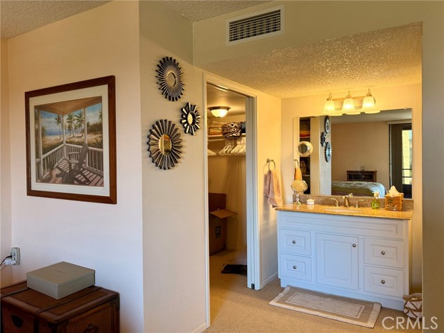24055 Paseo Del Lago, Laguna Woods CA: https://media.crmls.org/medias/094fab98-91d8-42f5-8faf-0a9c5854bef3.jpg