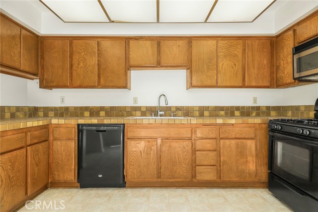 Detail Gallery Image 7 of 28 For 757 Shadow Lake Dr, Thousand Oaks,  CA 91360 - 3 Beds | 2/1 Baths