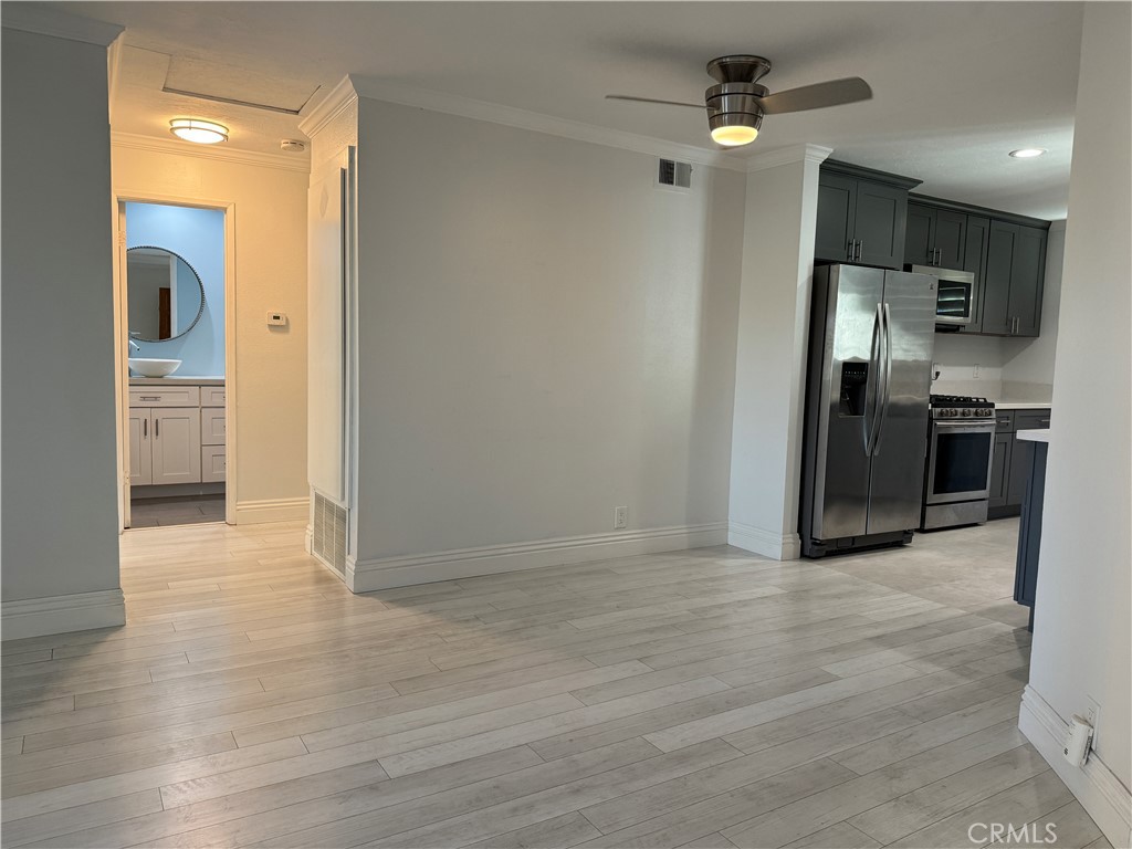 MLS #WS25280738 image #8