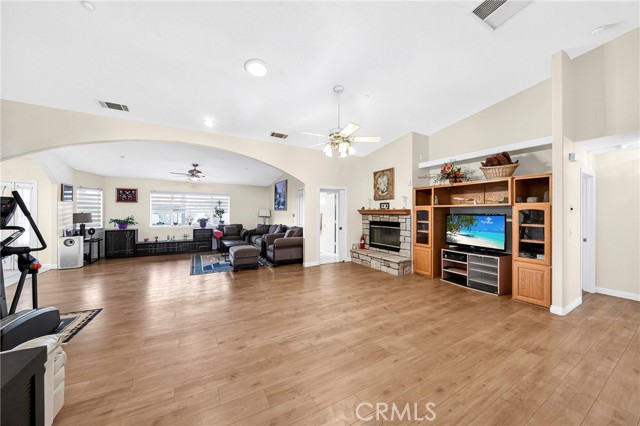 Detail Gallery Image 20 of 67 For 5635 Hollister, Phelan,  CA 92371 - 4 Beds | 3 Baths