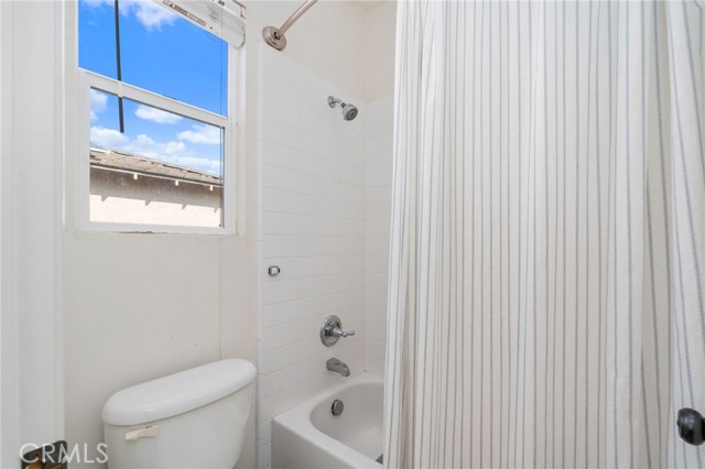 Detail Gallery Image 22 of 34 For 4682 Meadow Dr., Carlsbad,  CA 92010 - 5 Beds | 4 Baths