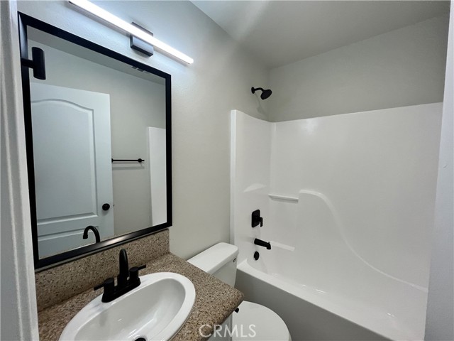 Detail Gallery Image 7 of 10 For 1004 S Riverside Ave a-3,  Rialto,  CA 92376 - 3 Beds | 2/1 Baths