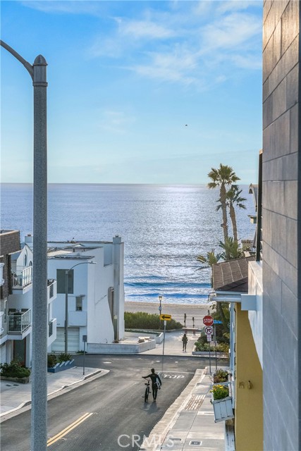 209 15th Street, Manhattan Beach, California 90266, 3 Bedrooms Bedrooms, ,2 BathroomsBathrooms,Residential,Sold,15th,SB23017345