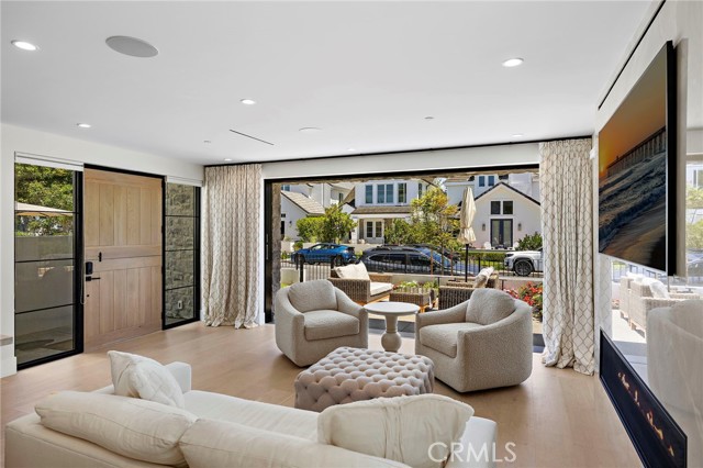 Detail Gallery Image 22 of 49 For 509 Carnation, Corona Del Mar,  CA 92625 - 3 Beds | 3/1 Baths