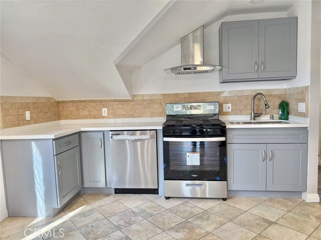 Detail Gallery Image 6 of 10 For 41 S Berkeley Ave #1/2,  Pasadena,  CA 91107 - 2 Beds | 1 Baths