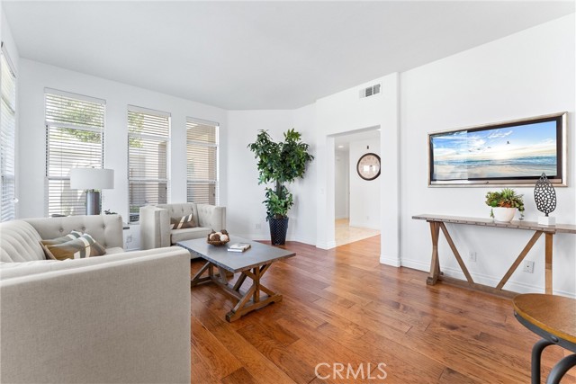 3 Vista Frondosa, Rancho Santa Margarita CA: https://media.crmls.org/medias/09543c2b-993c-47ed-b292-0b8ca401a887.jpg