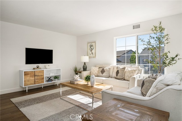 19692 Dorado Drive, Lake Forest CA: https://media.crmls.org/medias/0954cbb7-a856-4427-88cb-ae0c7d7c5152.jpg