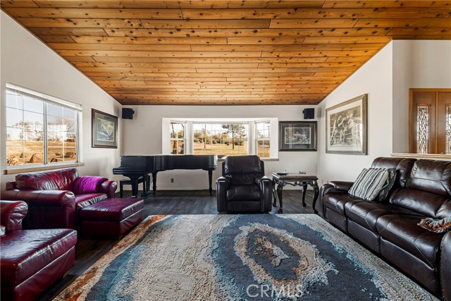 3070 Royal Meadow Lane, Paradise CA: https://media.crmls.org/medias/0954fed5-e43a-4aac-bc25-c2fa4576a8c9.jpg
