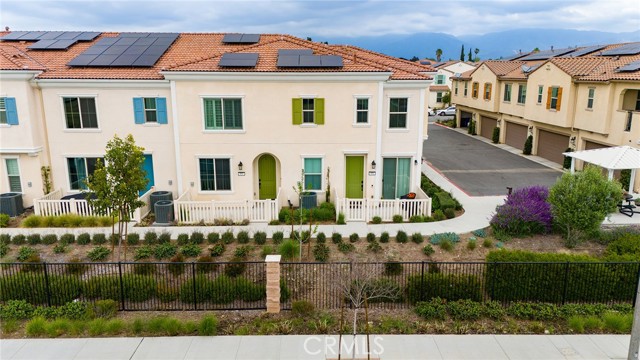 Detail Gallery Image 1 of 28 For 951 W Clover Ave, Rialto,  CA 92376 - 3 Beds | 2/1 Baths